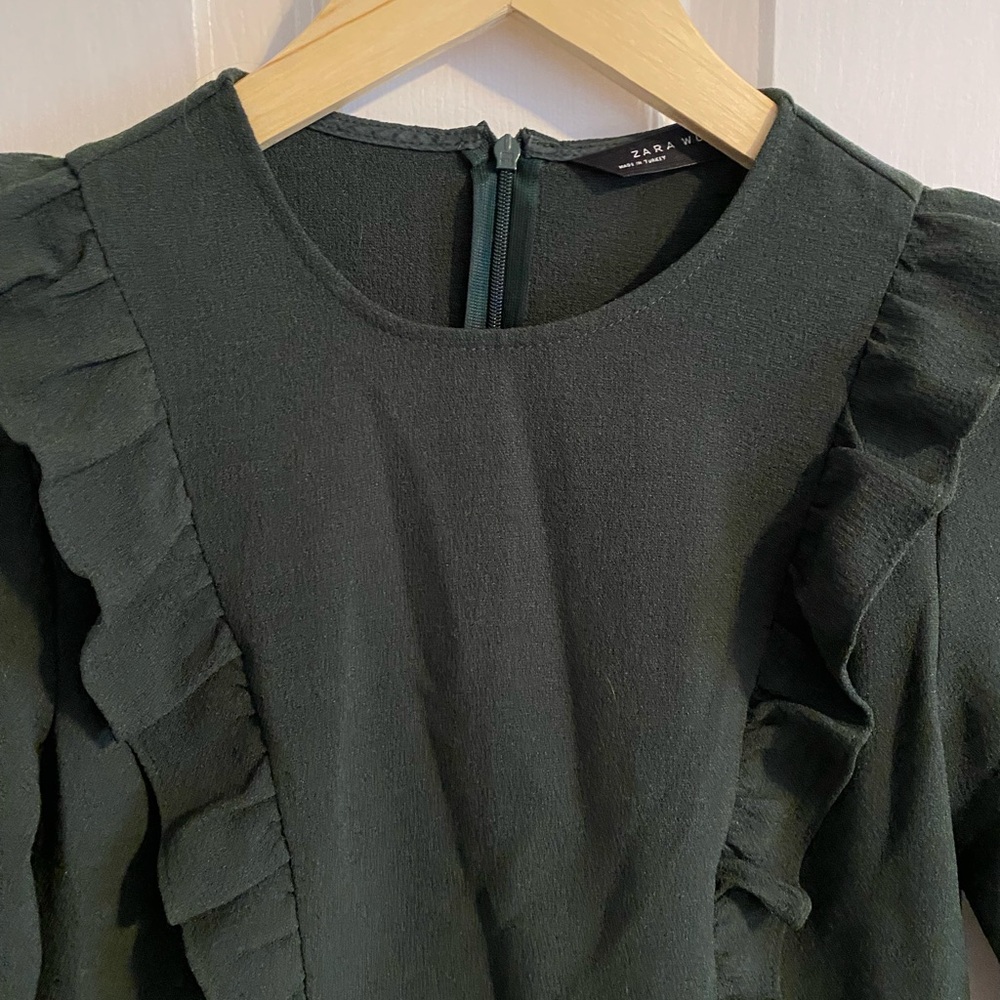 Elegant Green Ruffled Top - Picture 4 of 8